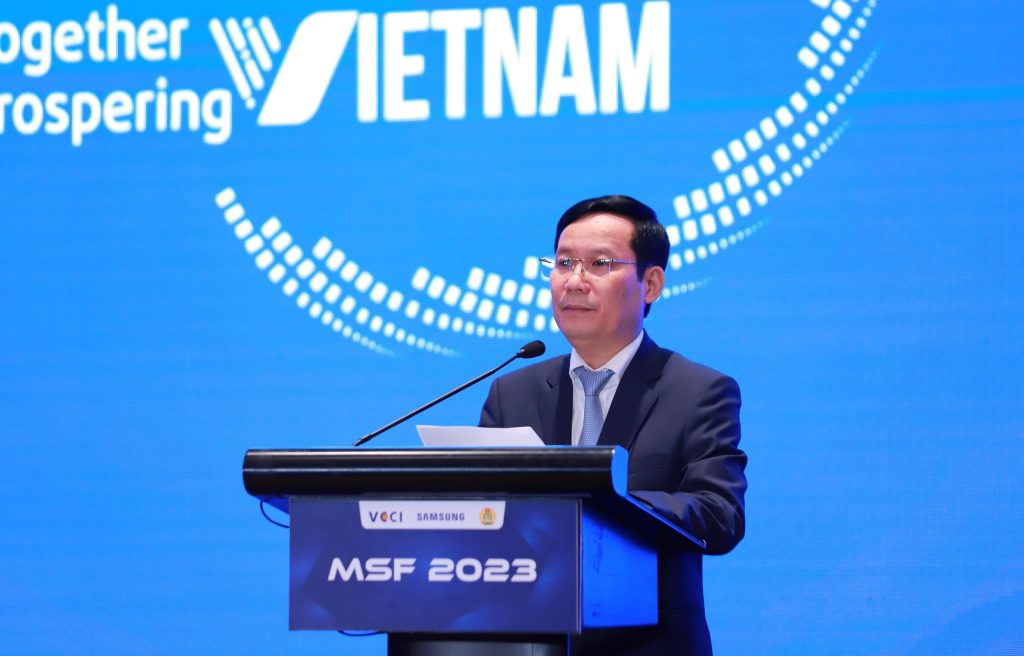 Ông Phạm Tấn Công, Chủ tịch Liên đoàn Thương mại và Công nghiệp Việt Nam phát biểu khai mạc Diễn đàn.